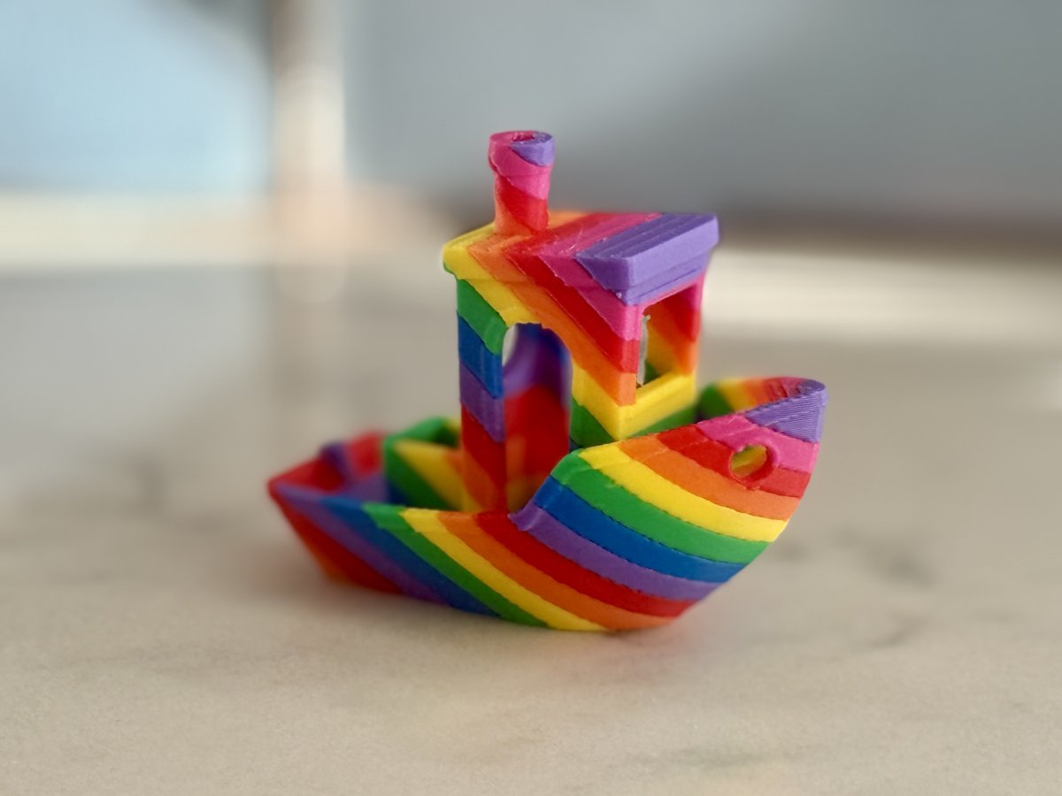 Rainbow Benchy